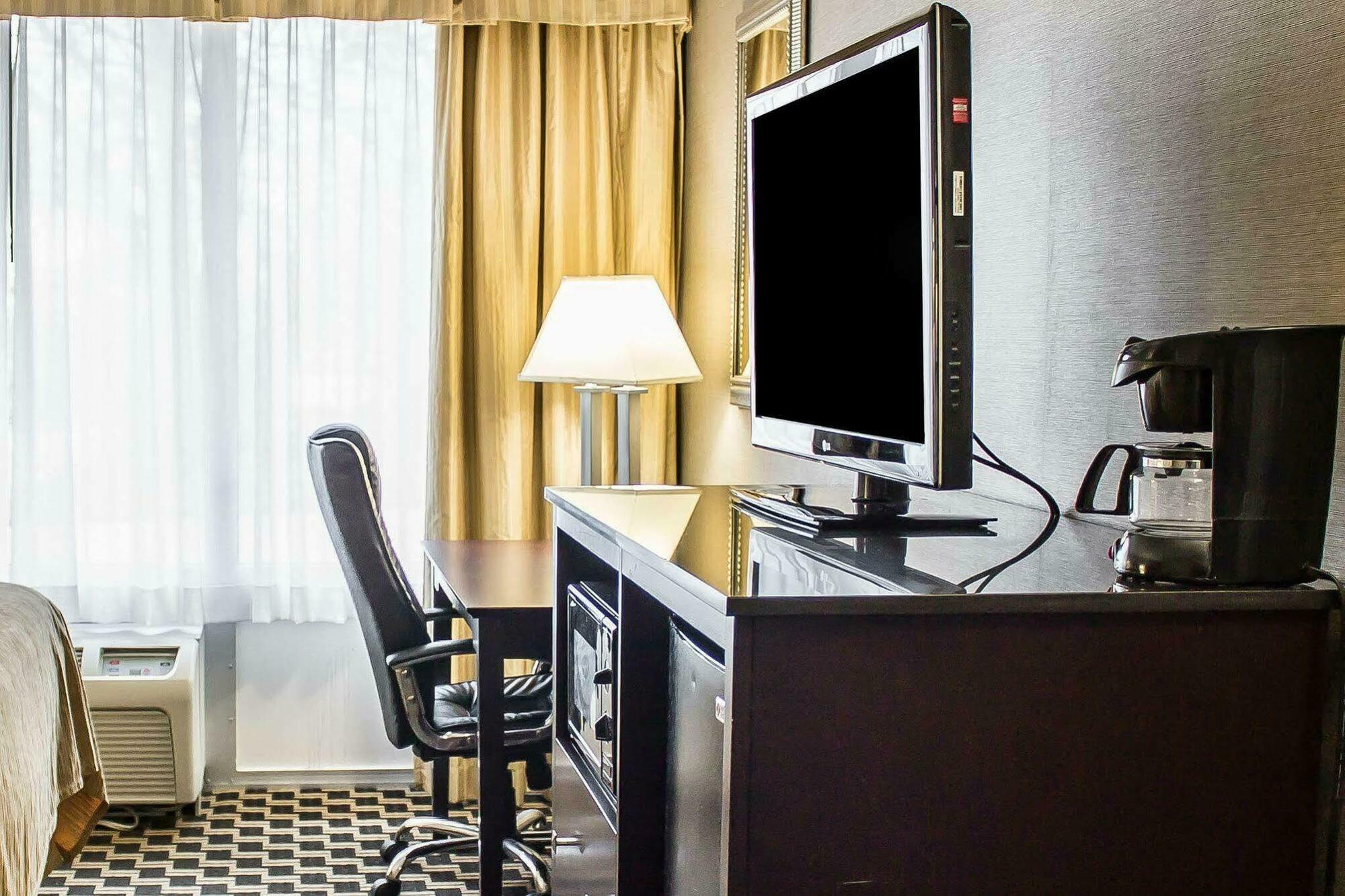 Quality Inn & Conference Center Akron Zewnętrze zdjęcie